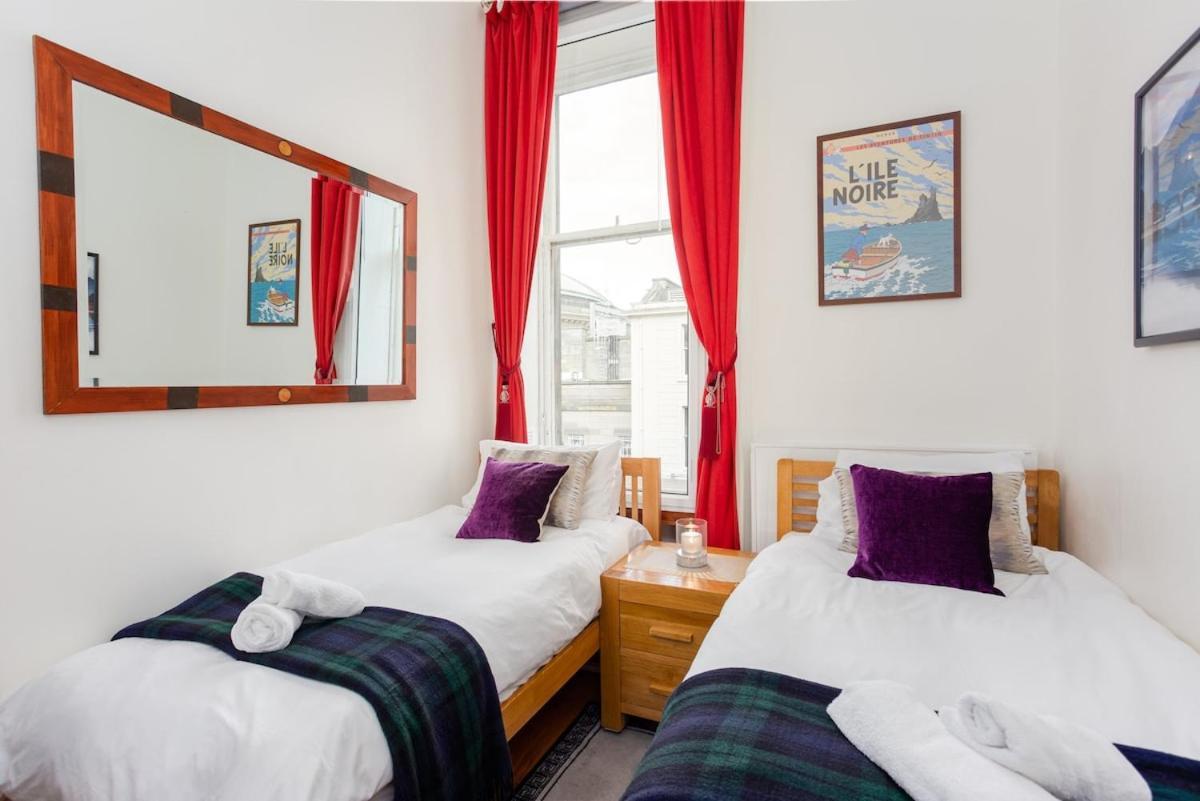 Apartment Great Location! 2bd,2 Bath In Centre Of *
