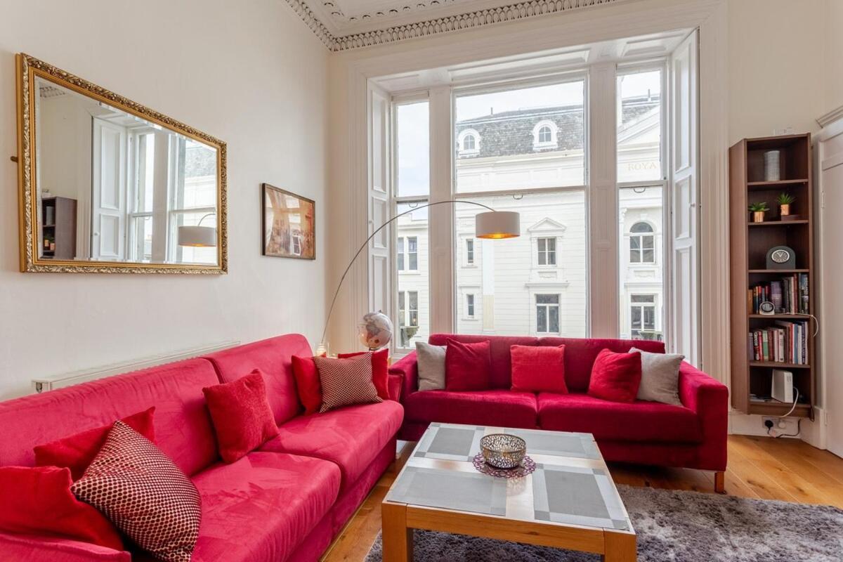 Apartment Great Location! 2bd,2 Bath In Centre Of *