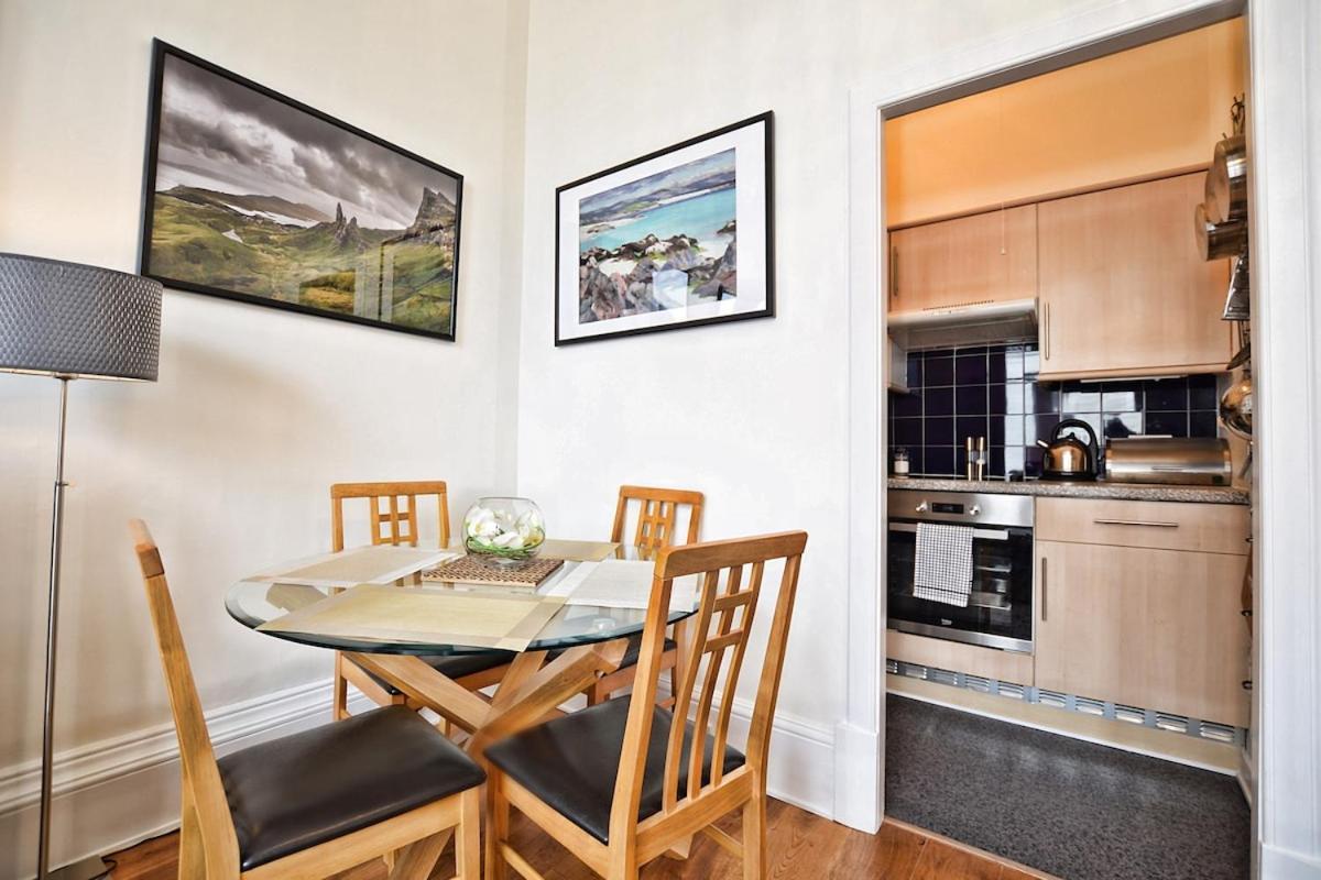 Great Location! 2bd,2 Bath In Centre Of Apartment Edinburgh