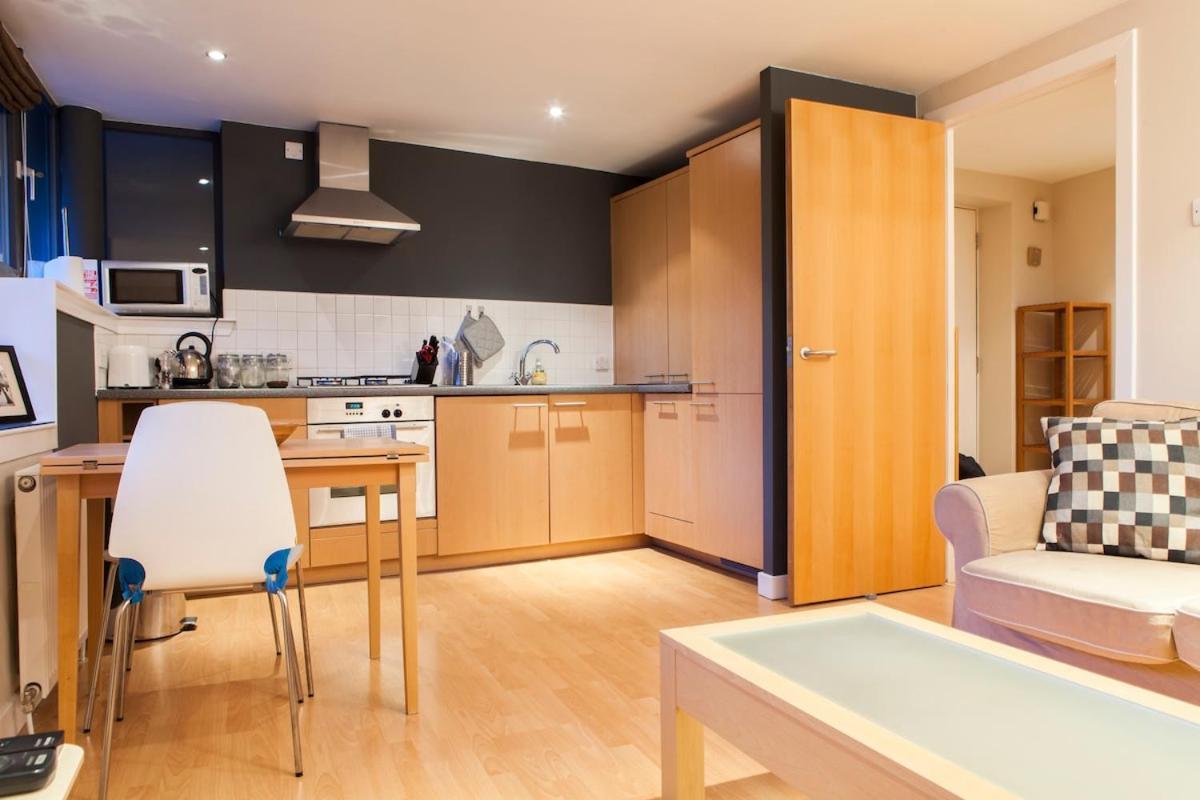 Apartment Bright & Stylish West End