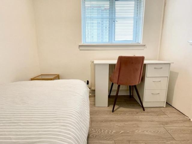 Homestay Single In 3 Bedroom House Edinburgh