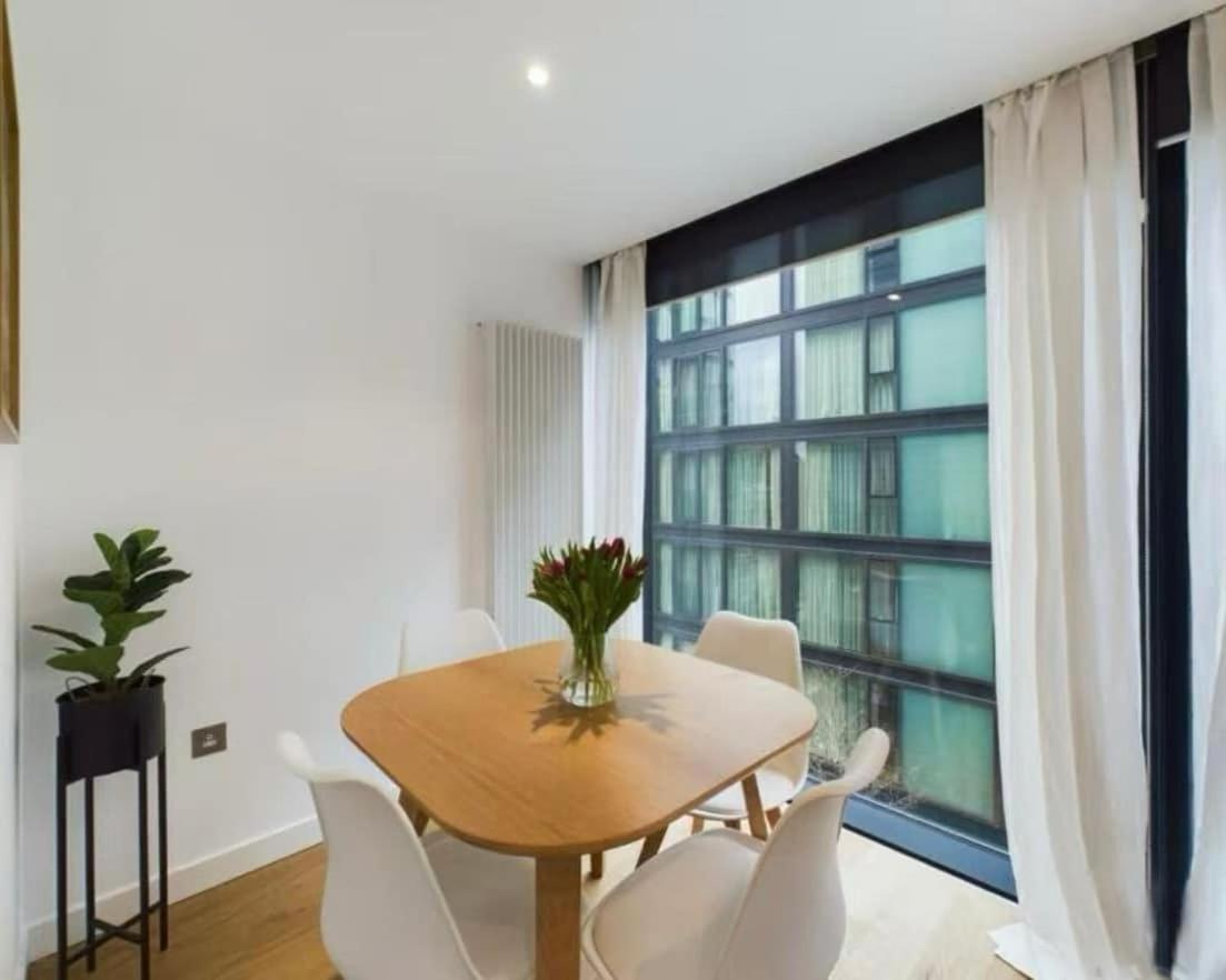 Stunning Modern In Apartment Edinburgh
