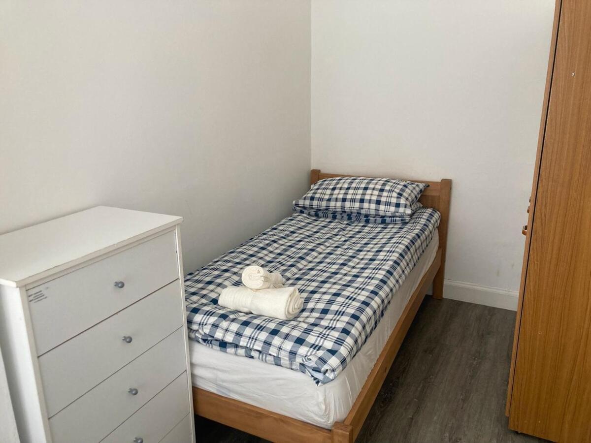 Spacious City Center Main Door 3 Bedrooms Flat *