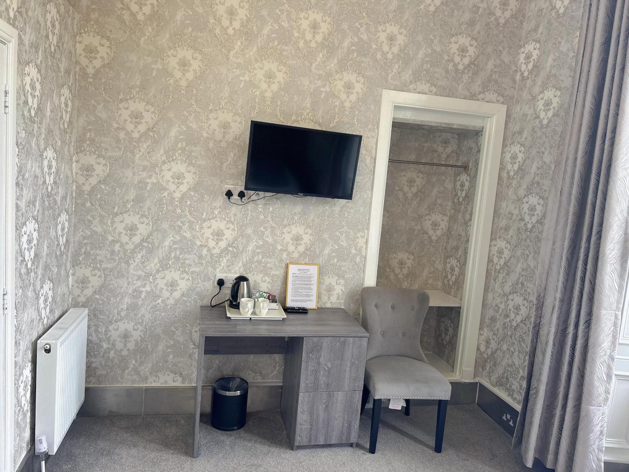 Alexander Guest house