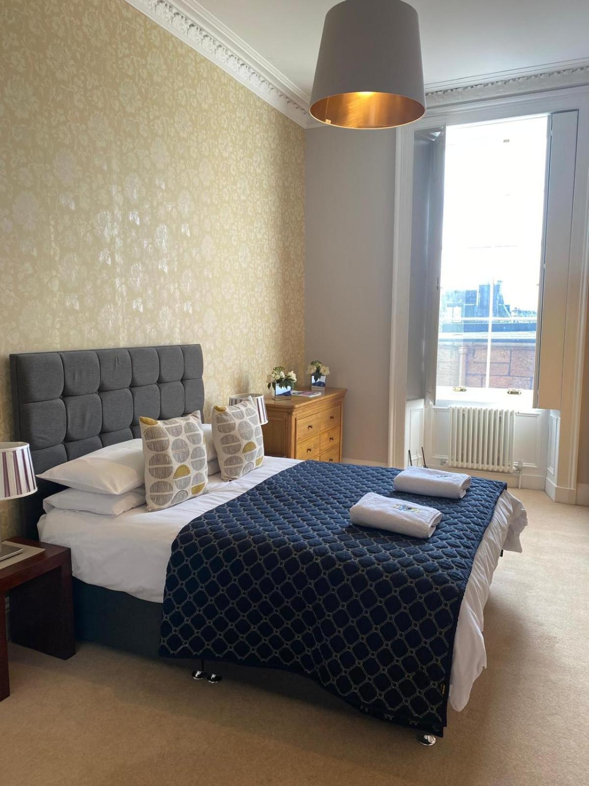 Beautiful & Bright 2 Bed Flat Murrayfield Apartment Edinburgh