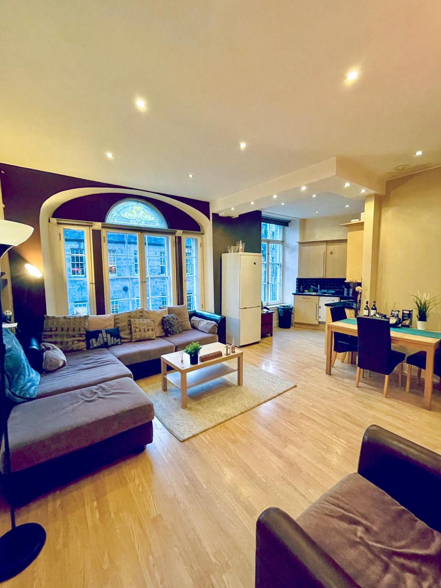 Spacious Next To Royal Mile Apartment