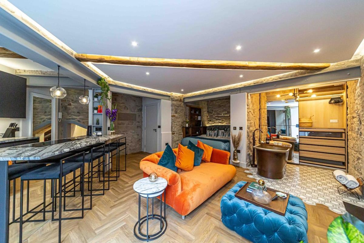 Canon Cave Apartment