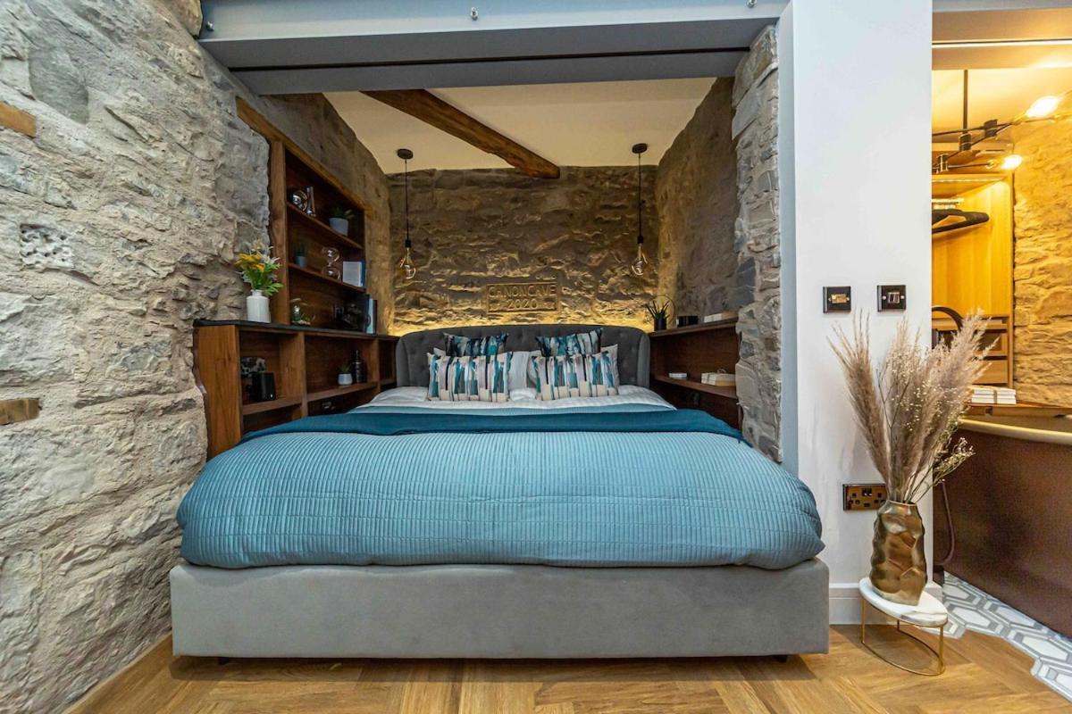Canon Cave Apartment *