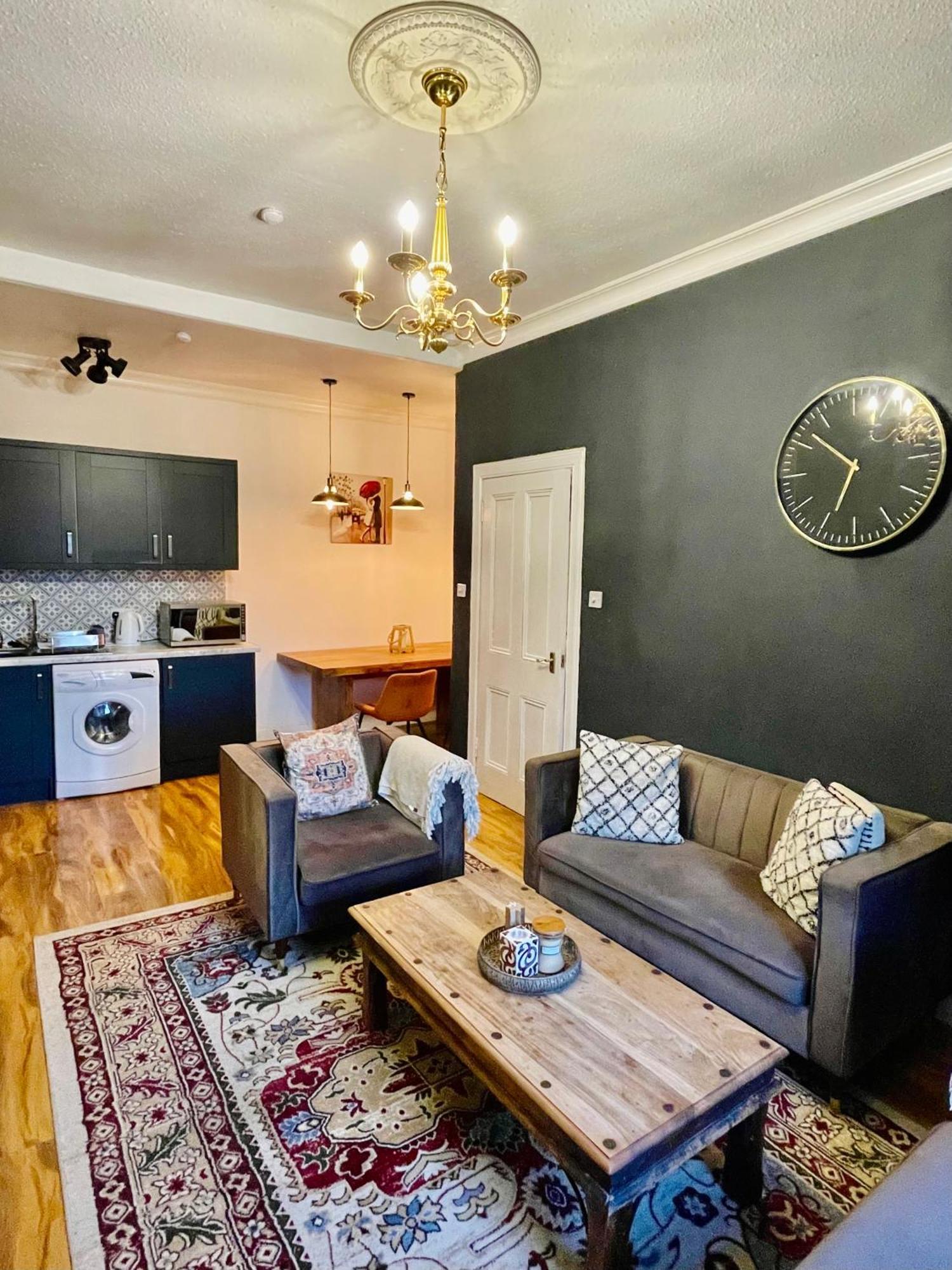 Glamours Stylish Victorian Near Centre Apartment *
