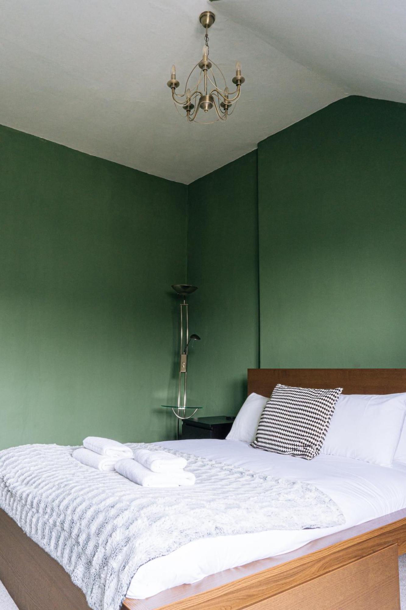 Grade A Listed 2 Bedroom In Apartment *