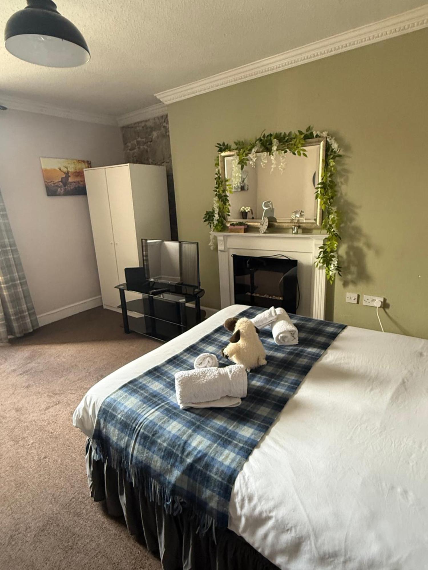 1 Bedroom In Old Town Apartment Edinburgh
