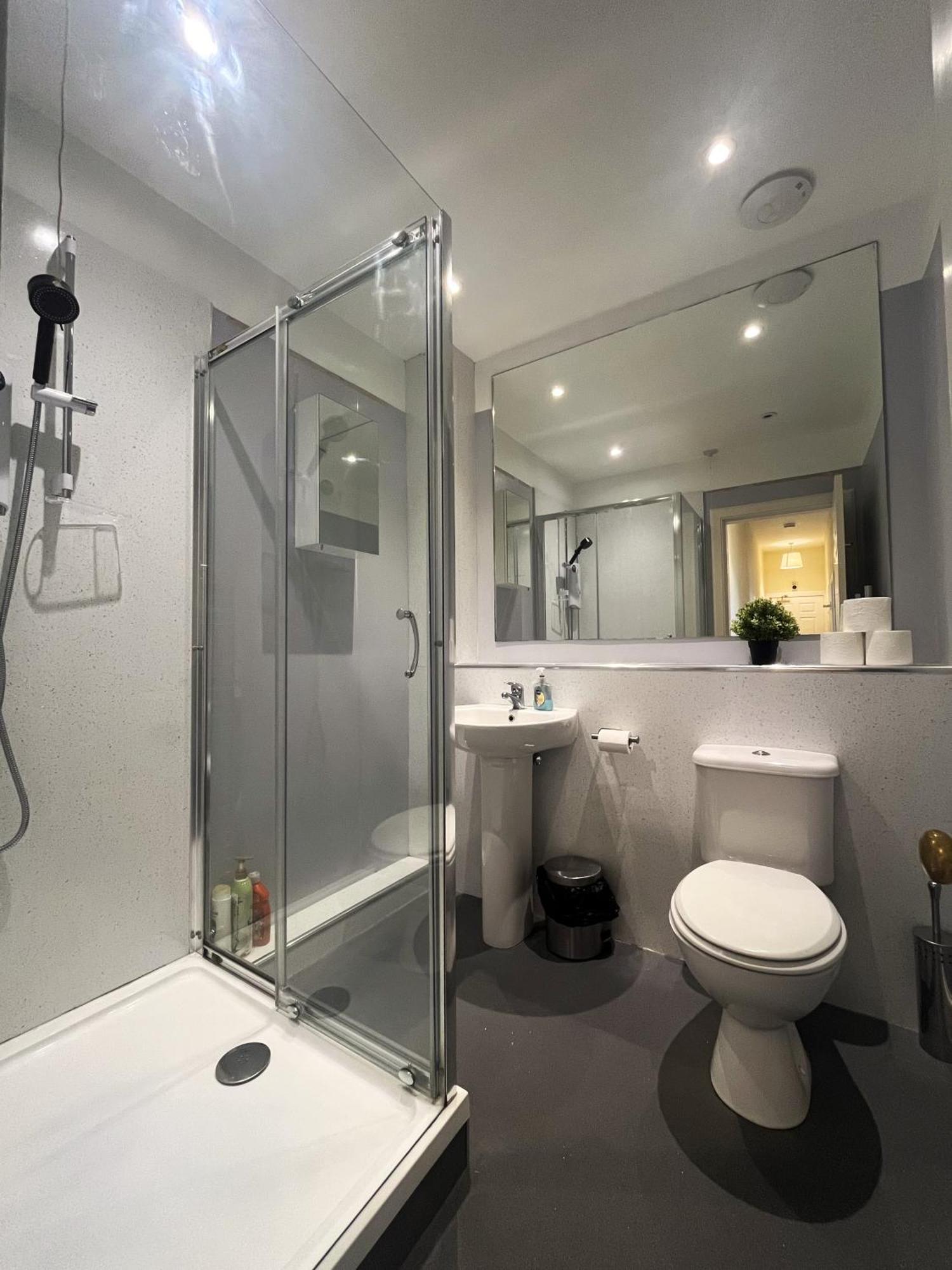 Centre - George Square Apartment