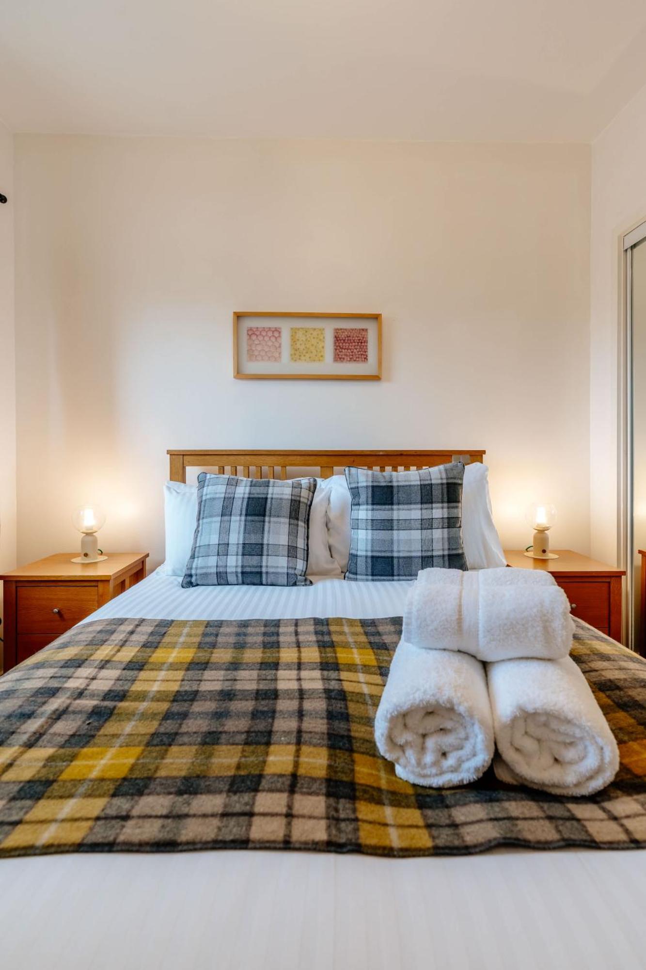 Charming 3-bed Free Parking West End Apartment