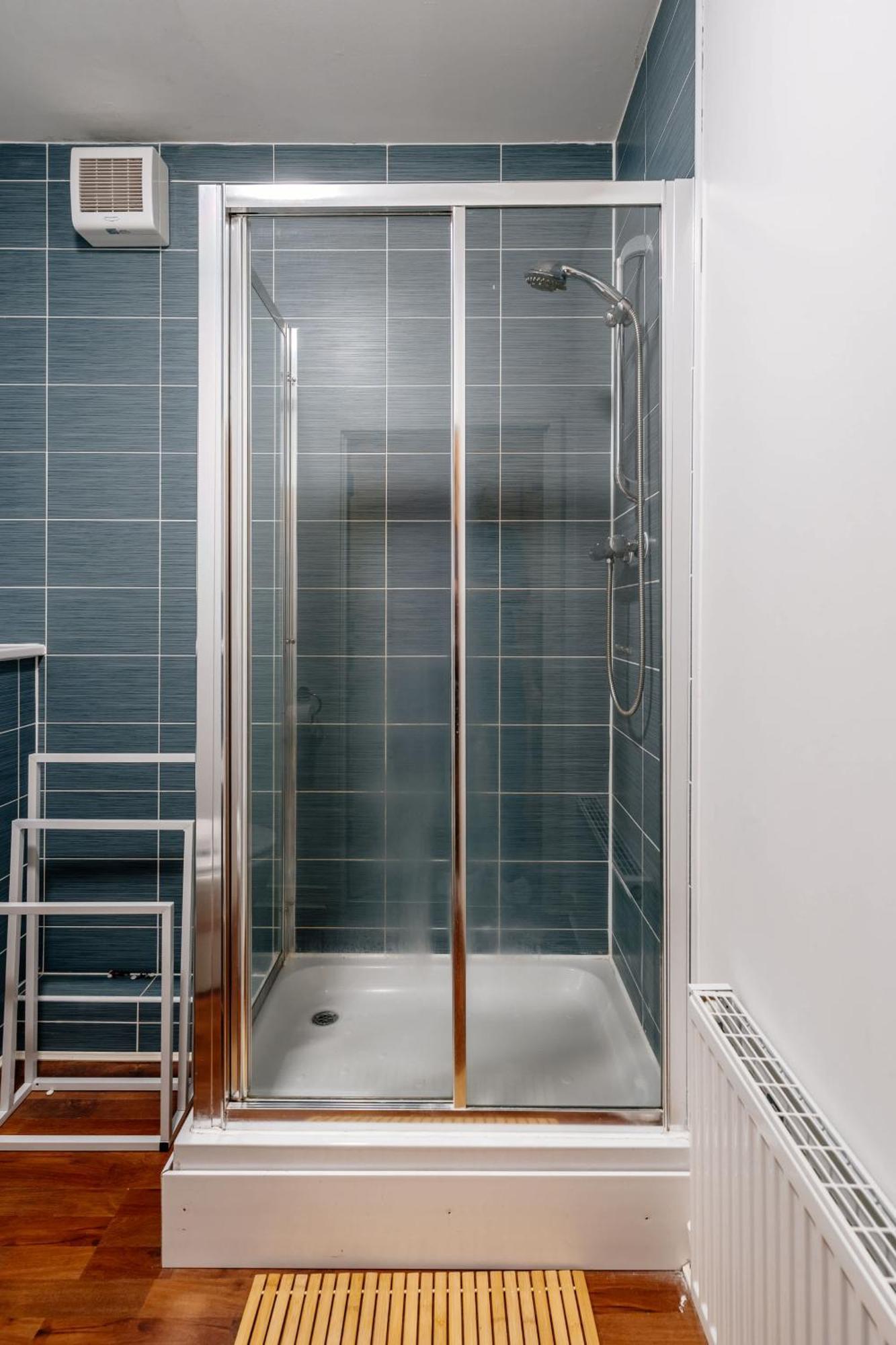 Apartment Charming 3-bed Free Parking West End