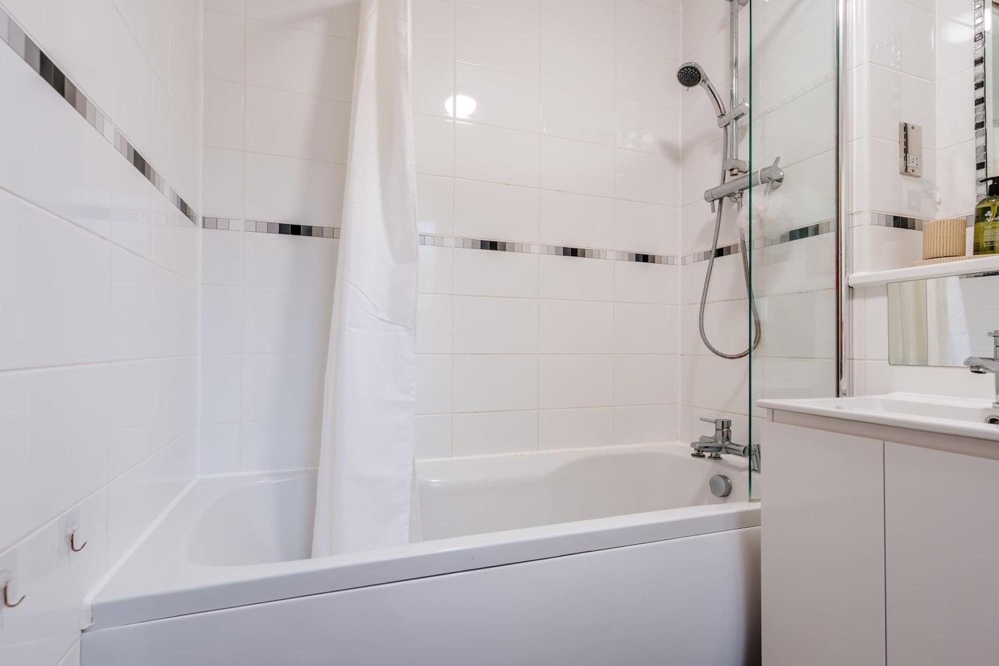 Charming 3-bed Free Parking West End