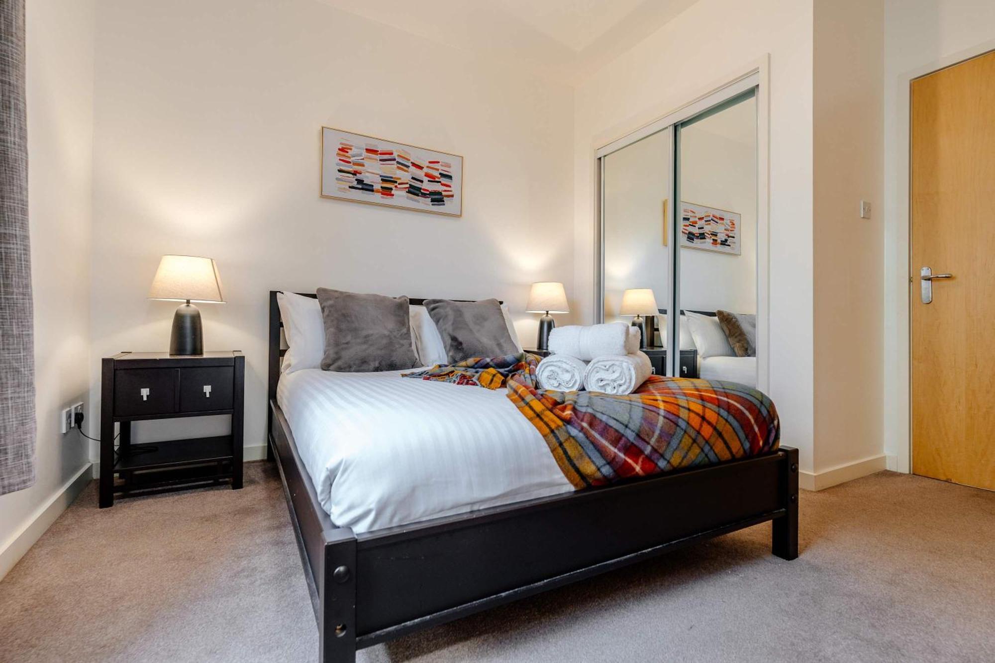 Apartment Charming 3-bed Free Parking West End