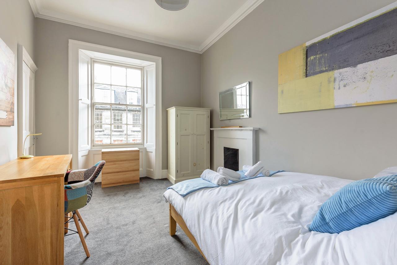 Broughton Street Residence Apartment