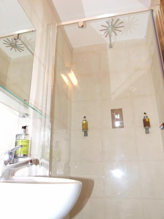 Guest house Leith House 3*