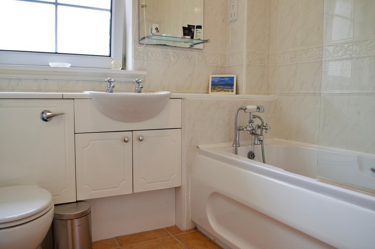 Bright 1 Bedroom In Apartment *