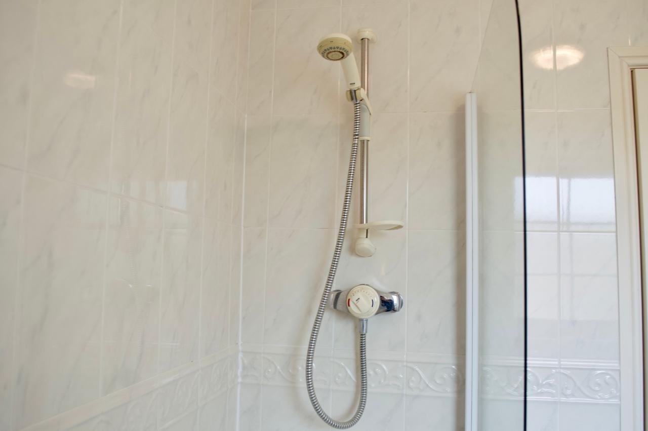 Bright 1 Bedroom In Apartment *