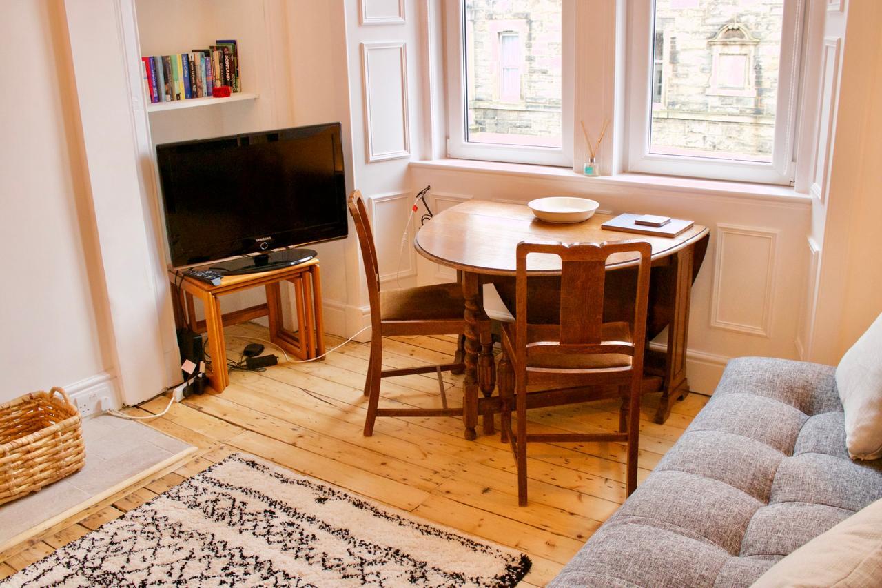 1 Bedroom Flat Near Holyrood Park - Sleeps 4