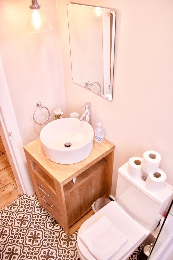 1 Bedroom Flat Near Holyrood Park - Sleeps 4 * Edinburgh
