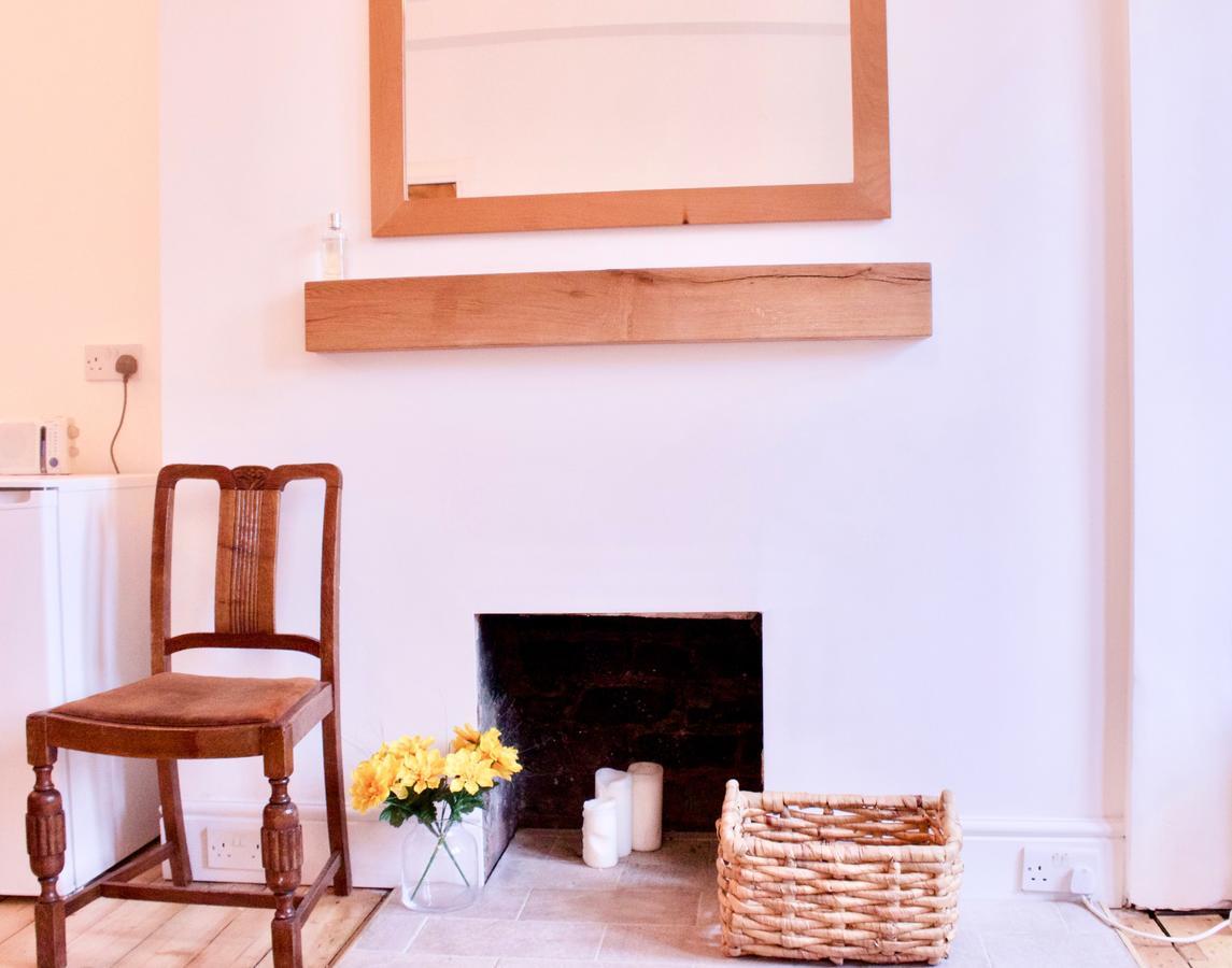 1 Bedroom Flat Near Holyrood Park - Sleeps 4