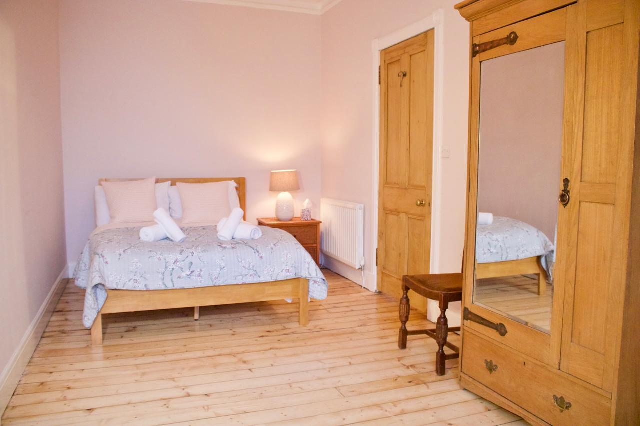 Apartment 1 Bedroom Flat Near Holyrood Park - Sleeps 4 *