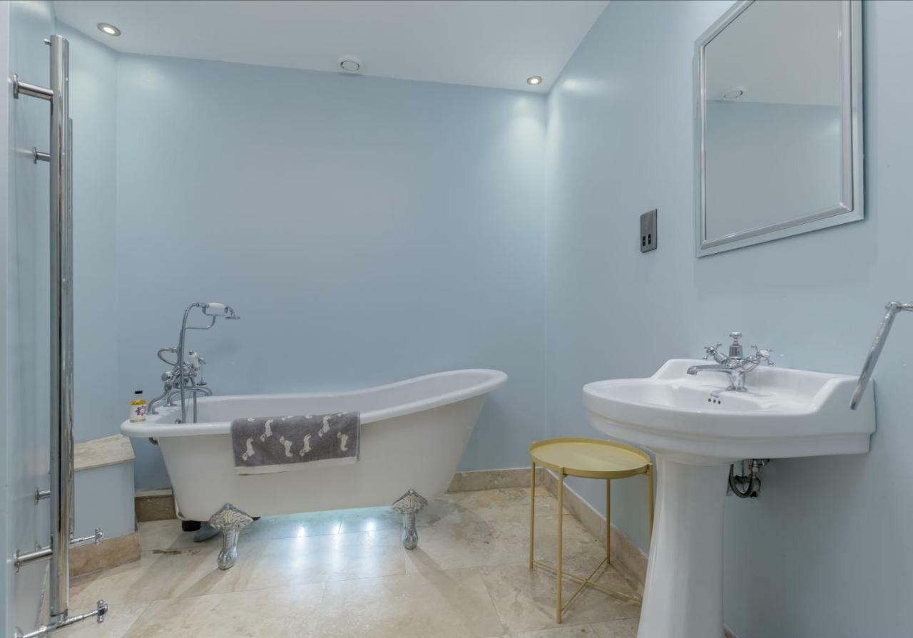 The Bellevue Crescent Apartment *