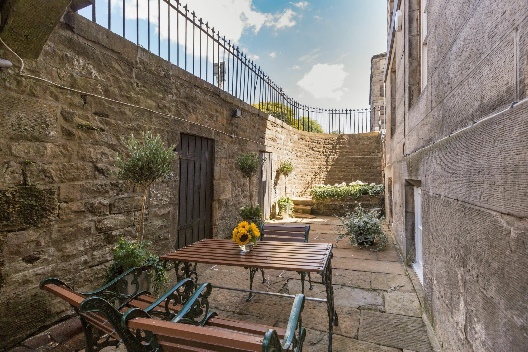 Dundas Apartment *
