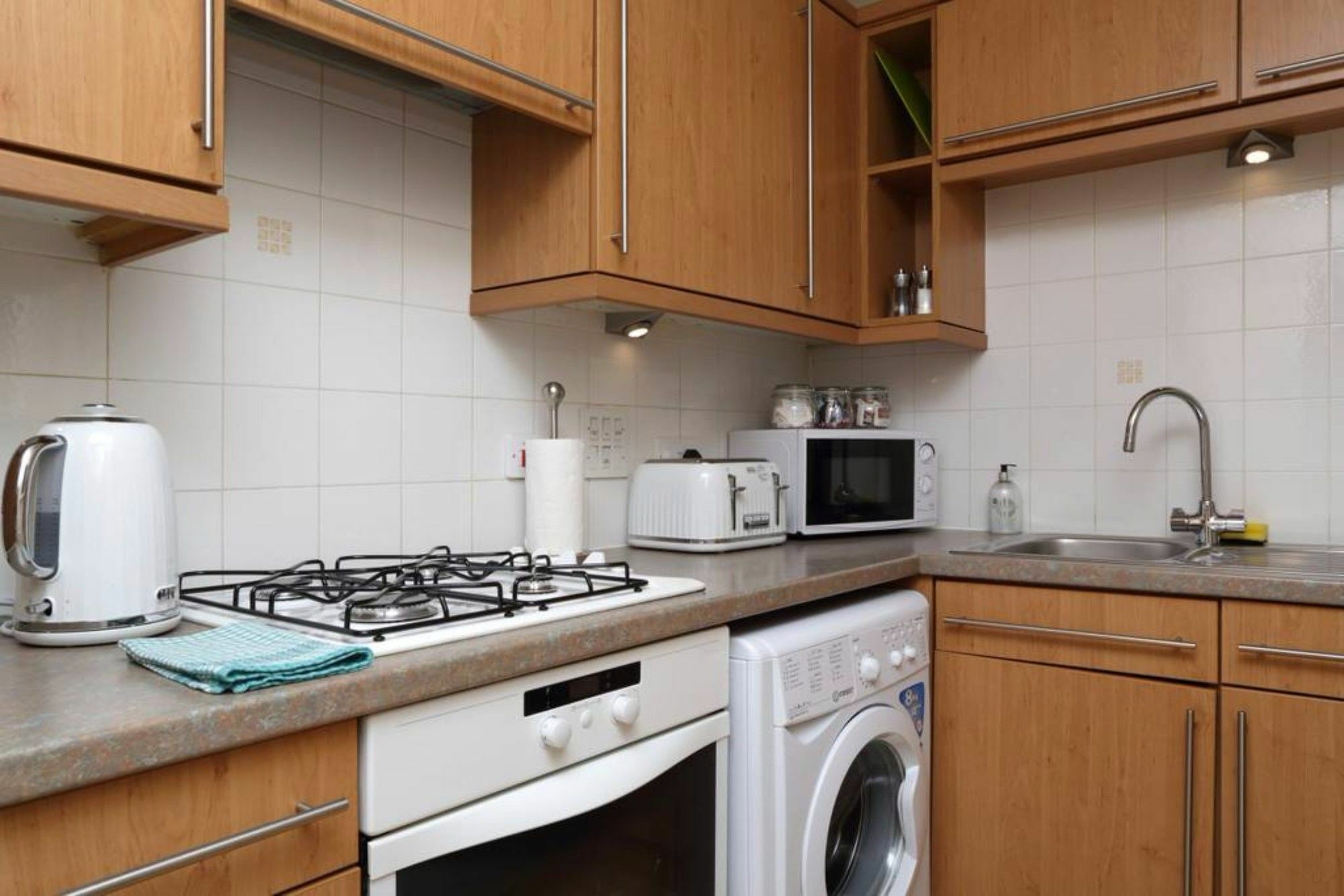 2 Bedroom Off Leith Walk Sleeps 5 *