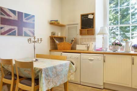 Apartment Grand&spacious With Wifi Edinburgh