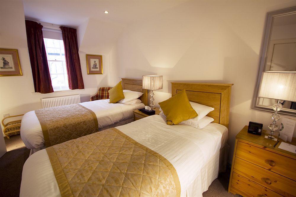 Royal Scots Club Hotel 3*