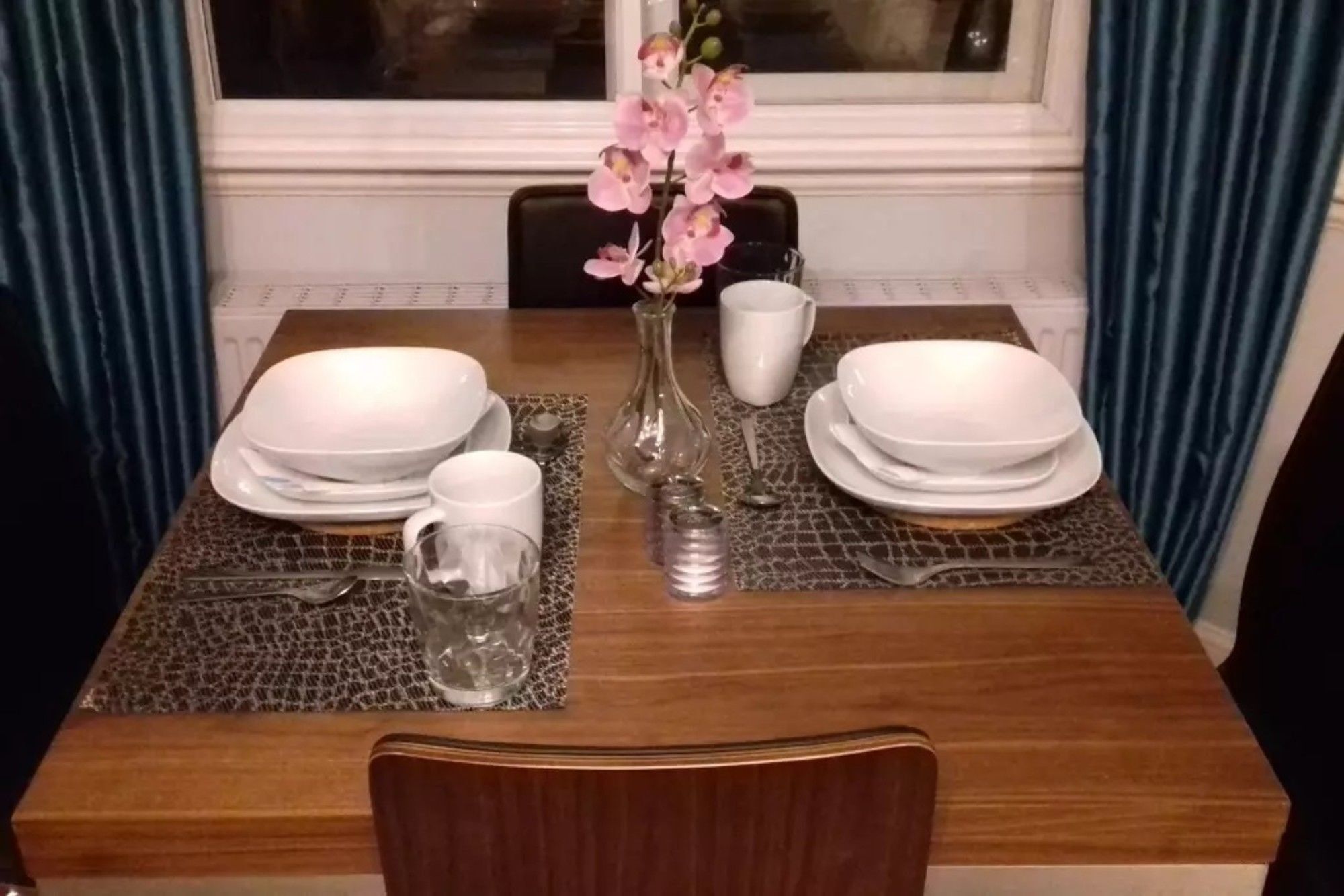 Two Bedroom Near Haymarket * Edinburgh