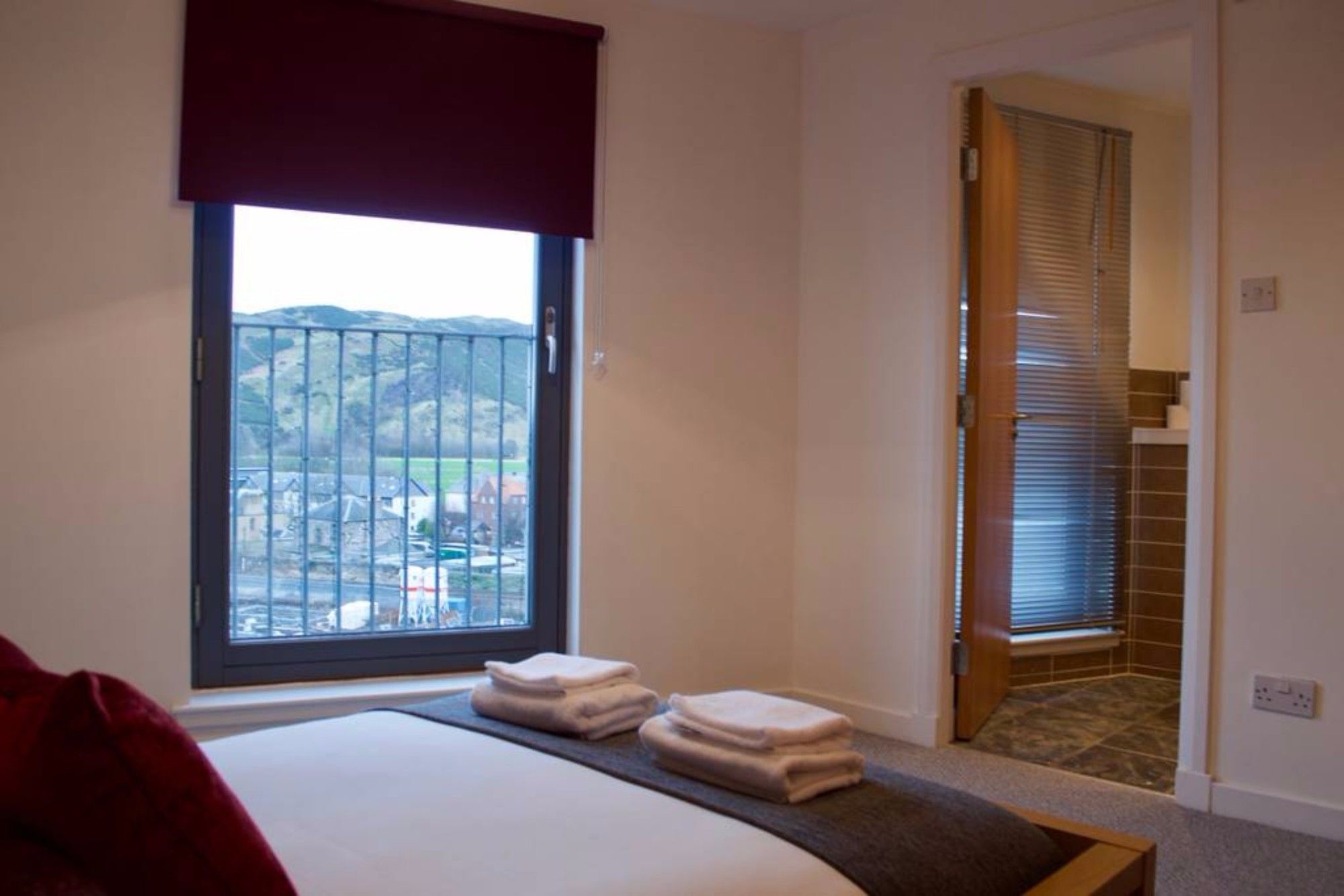 3 Bedroom With Private Roof Terrace *
