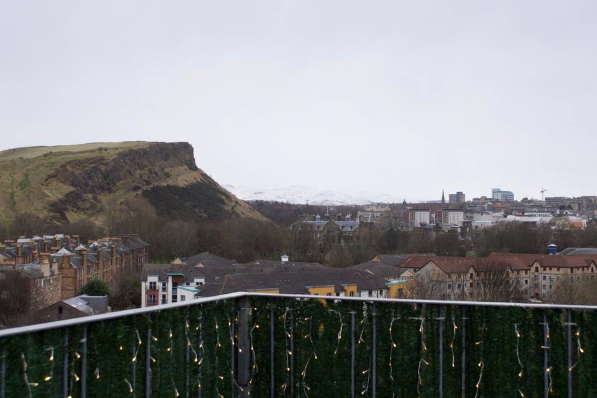 3 Bedroom With Private Roof Terrace *