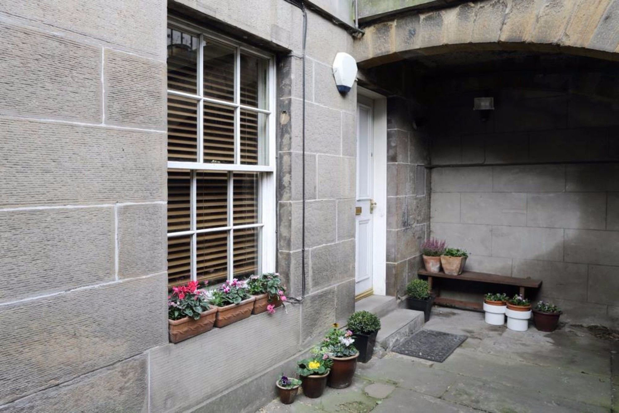 Apartment 2 Bedroom Flat Near Playhouse *