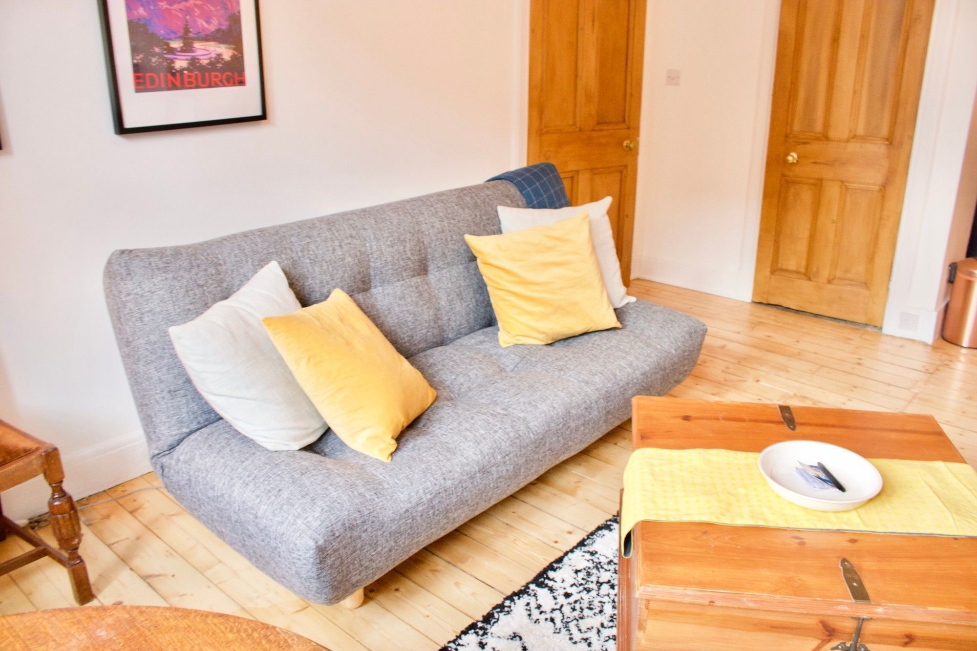 1 Bedroom Flat Near Holyrood Park - Sleeps 4 *