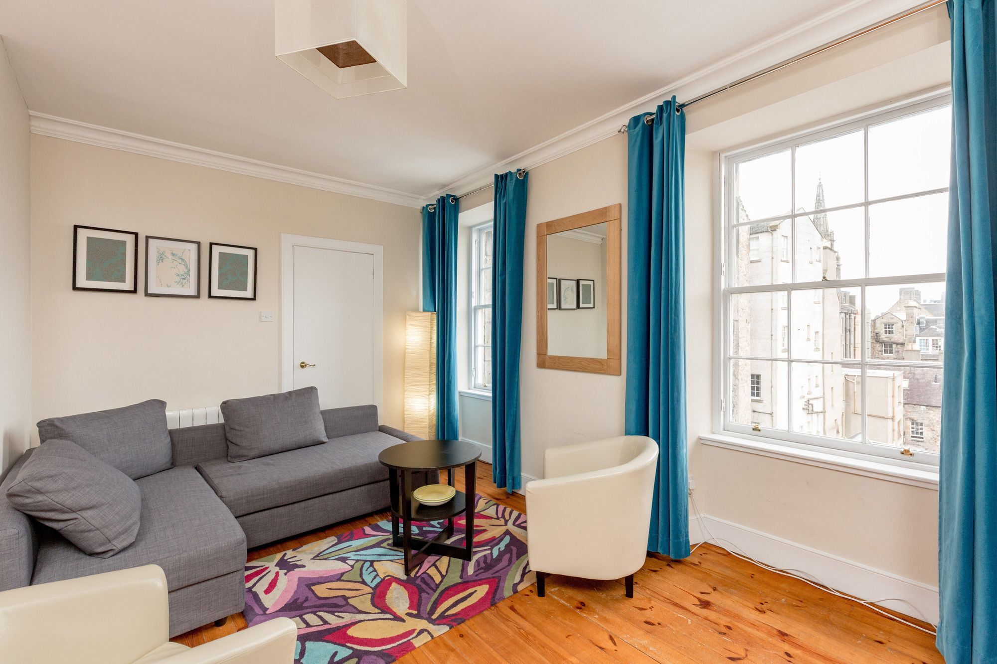 Silver Lining - Mile Apartment Edinburgh