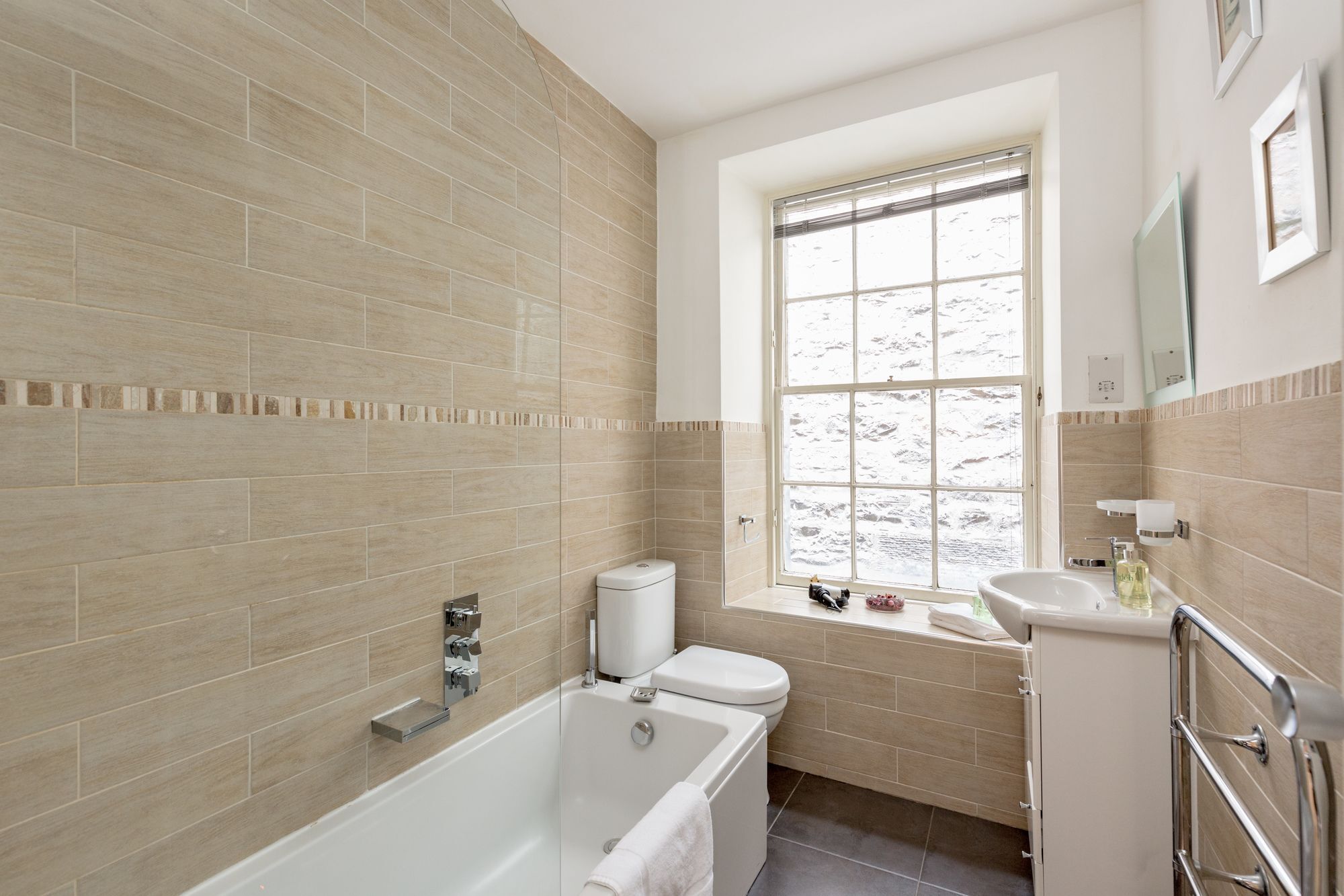 Silver Lining - Mile Apartment Edinburgh