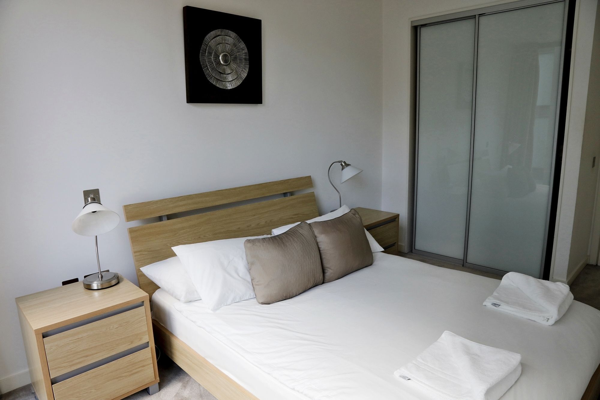 Silver Lining - Mile Apartment Edinburgh
