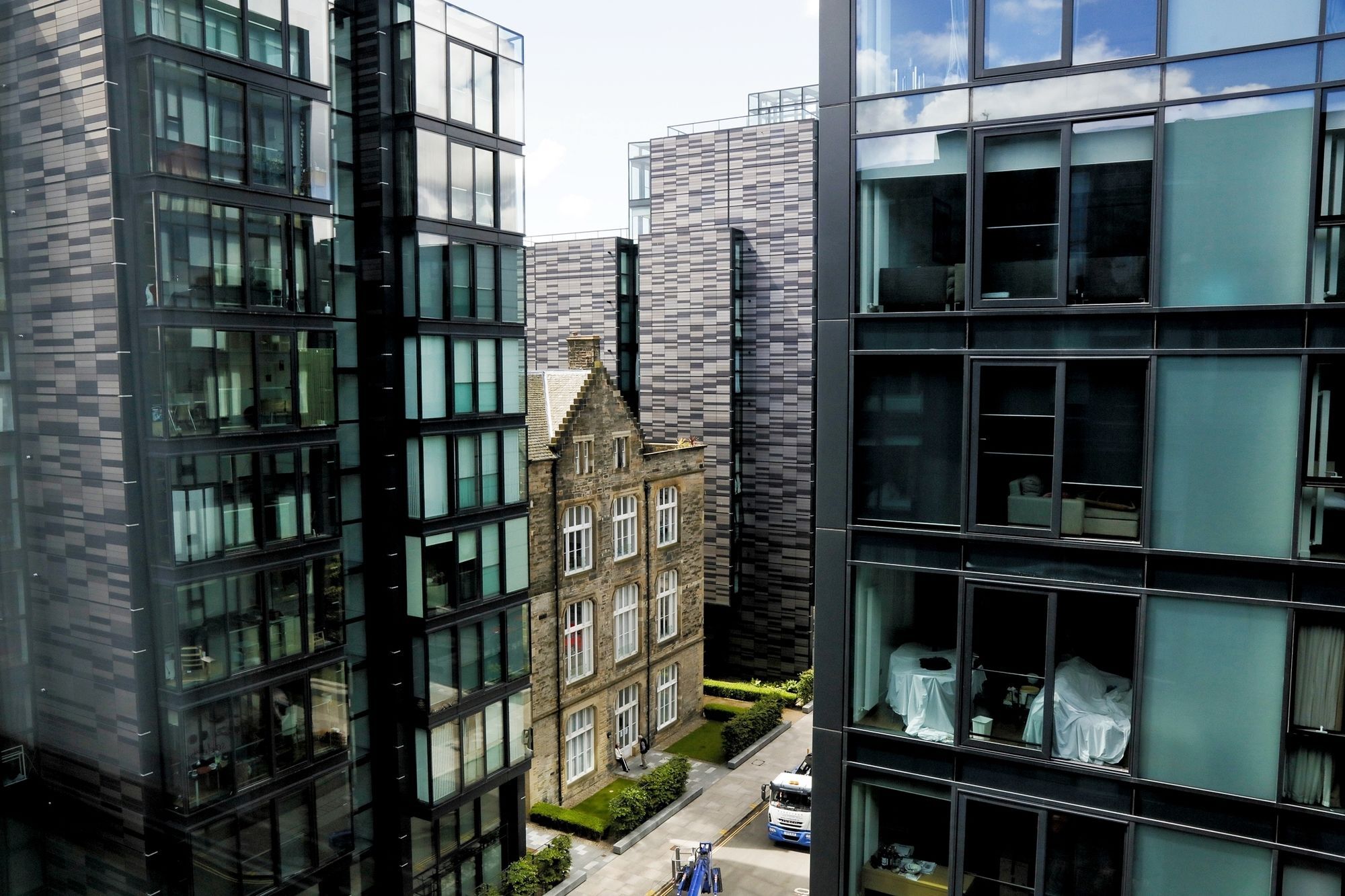 Silver Lining - Mile Apartment *
