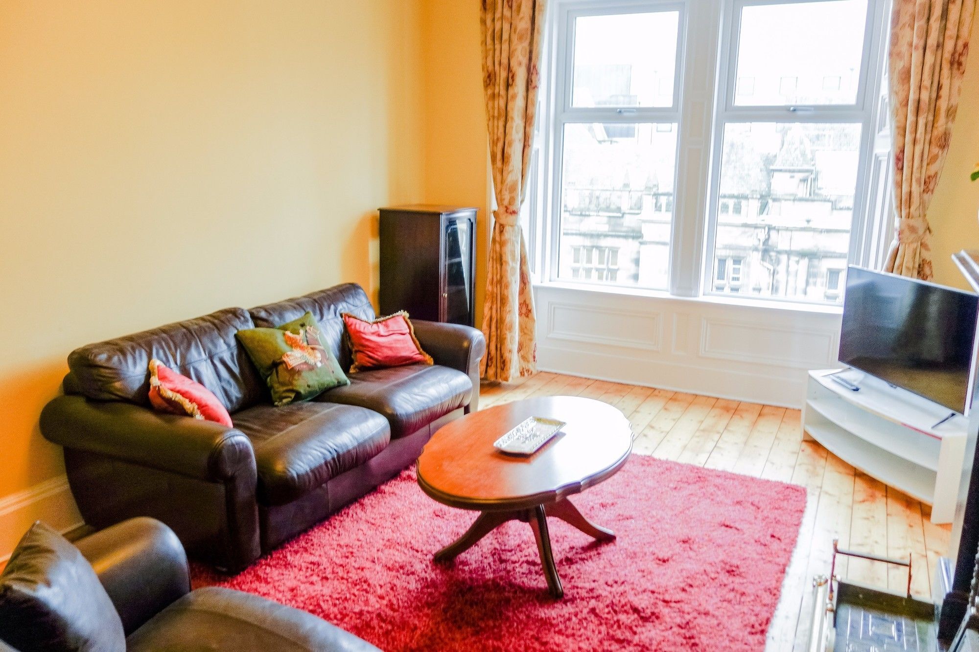 2 Bedroom Flat On Leith Walk Apartment *