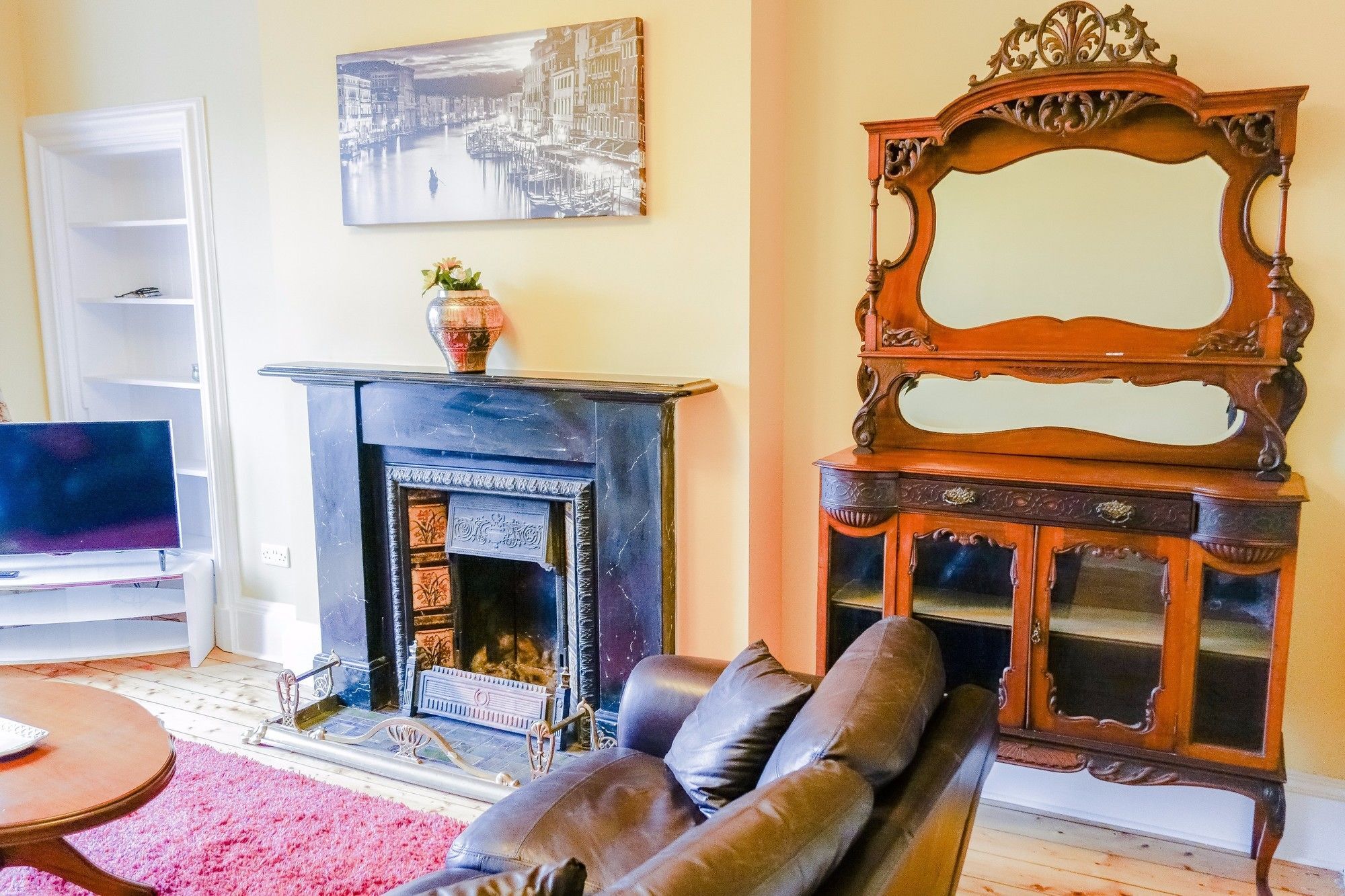 2 Bedroom Flat On Leith Walk Apartment *