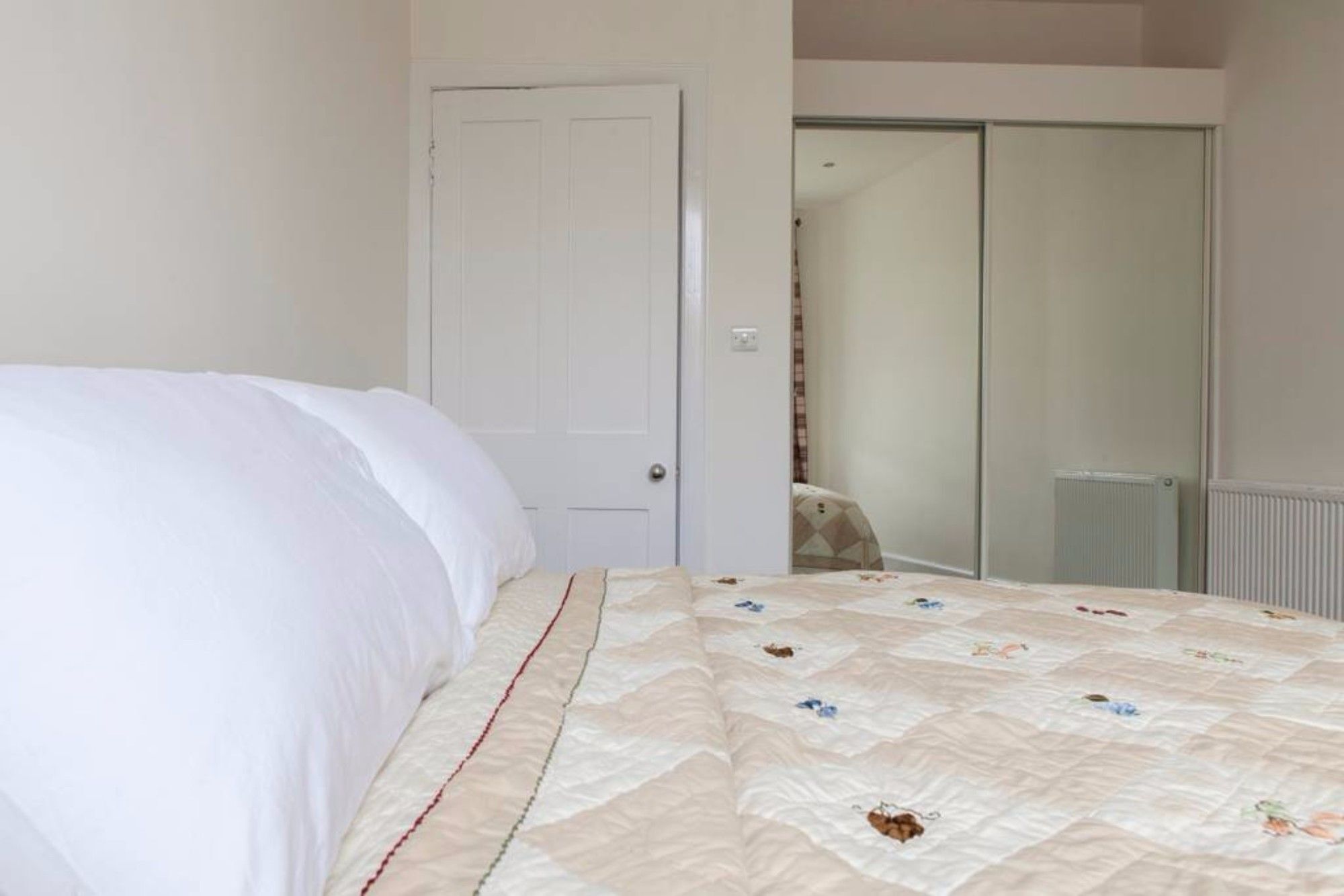 1 Bedroom In Edinburgh's New Town Apartment