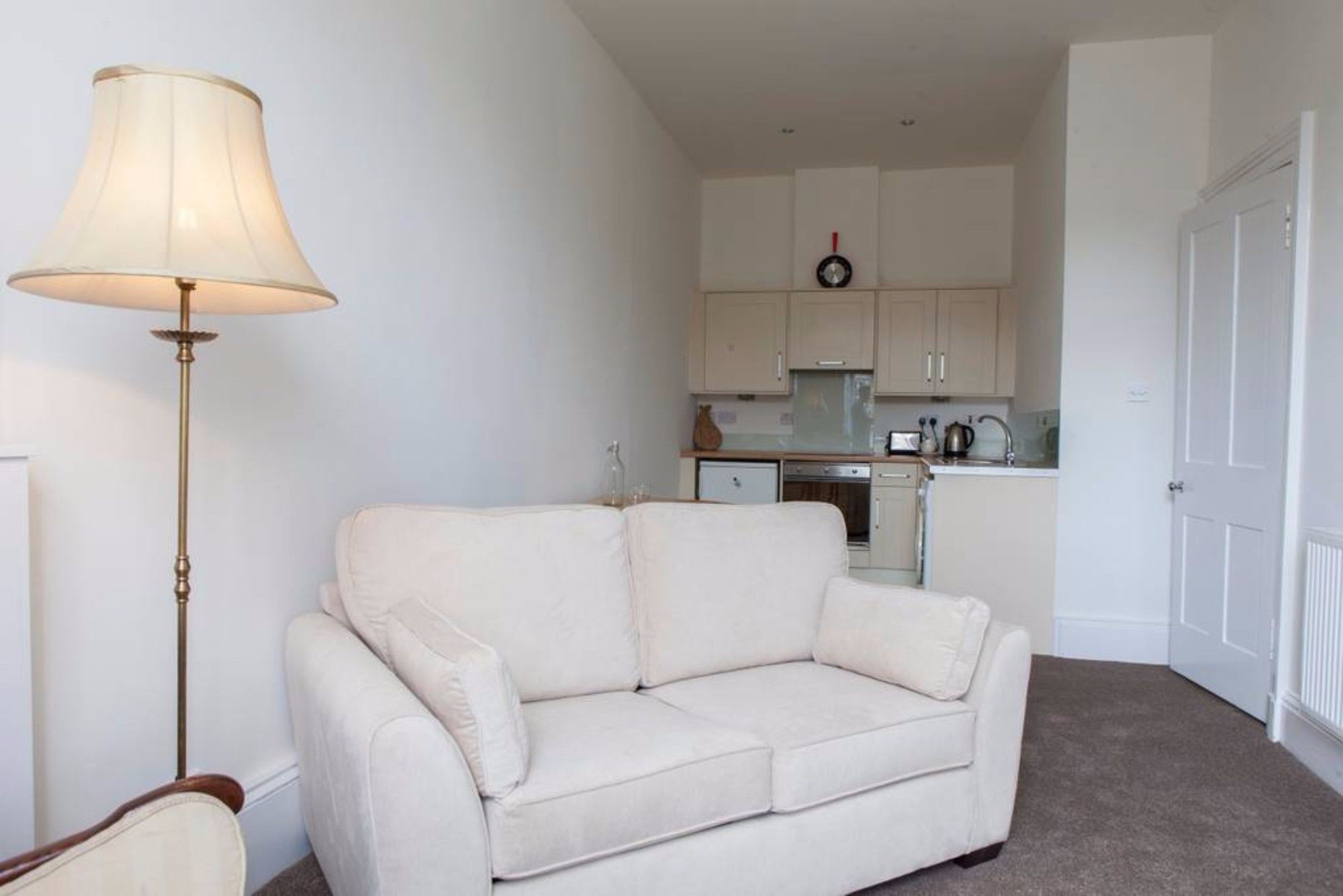 1 Bedroom In Edinburgh's New Town Apartment