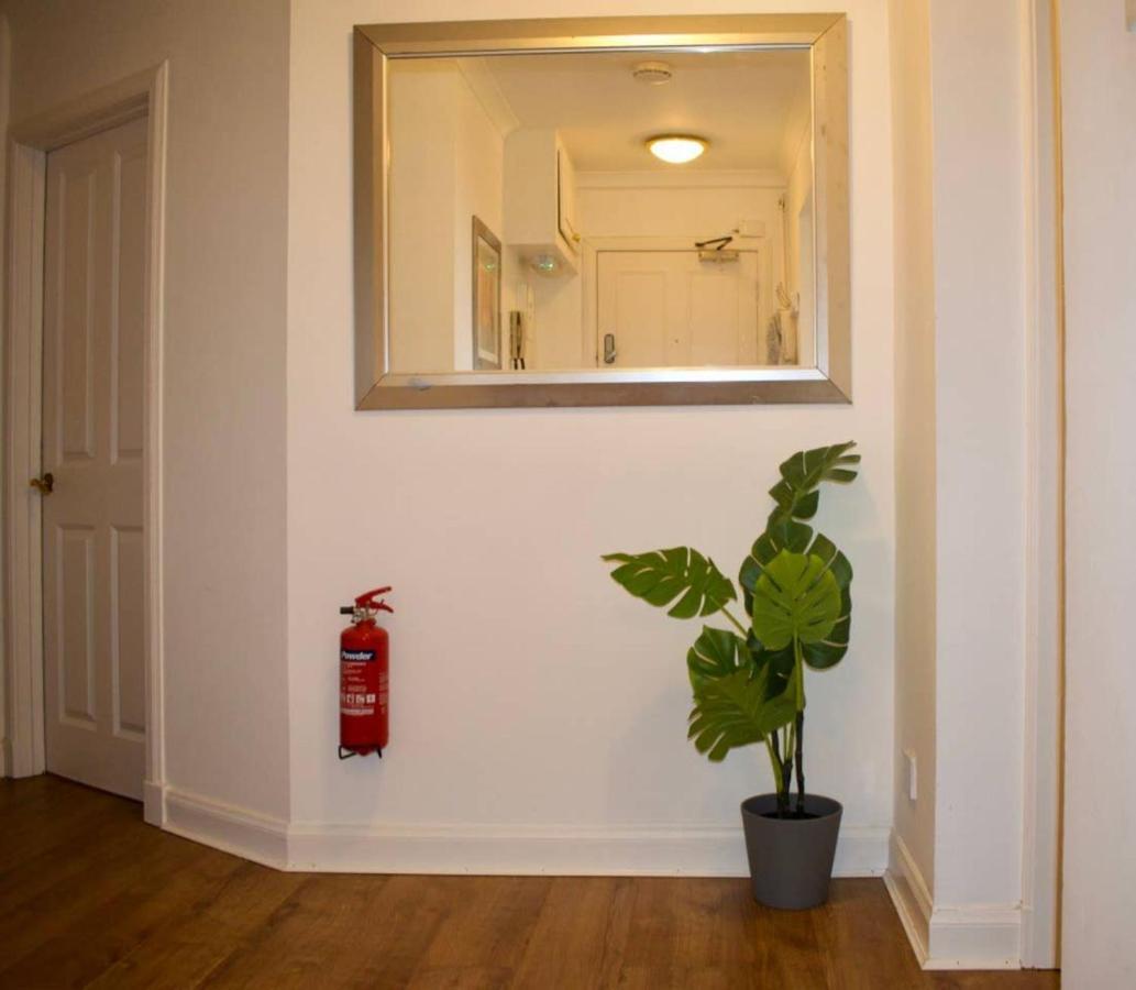 Bright And Modern With Pool And Rooftop Views Apartment Edinburgh