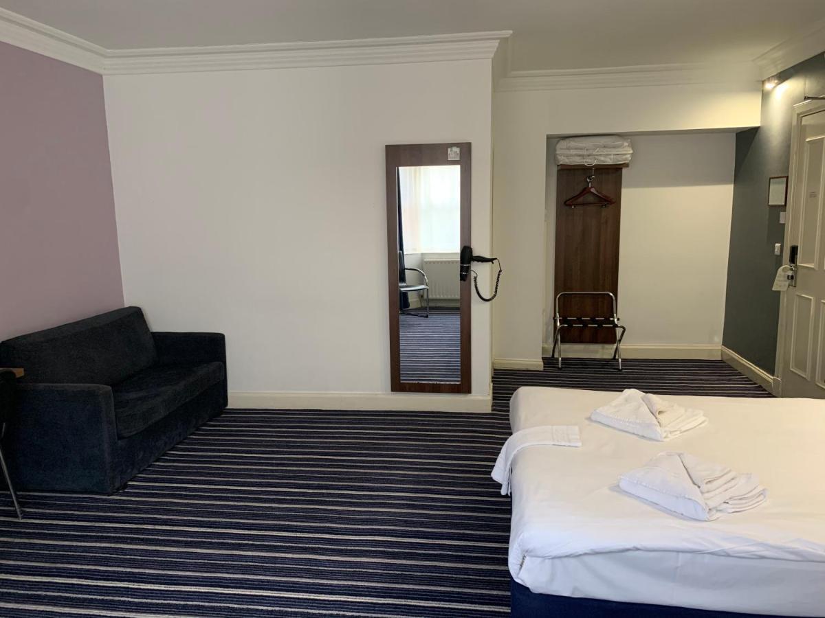 Piries Hotel EDI
