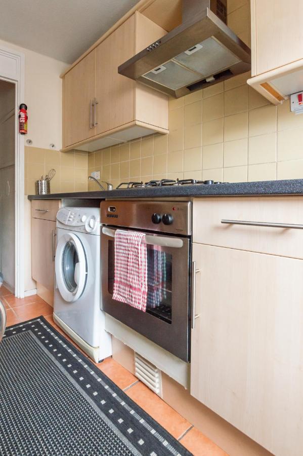 Edinburgh City Centre Aishia/Sakina Apartment Edinburgh