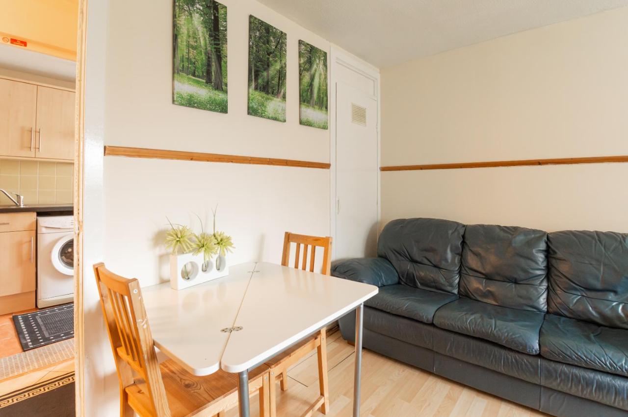 Edinburgh City Centre Aishia/Sakina Apartment Edinburgh